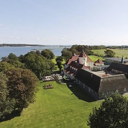 Gl. Avernæs Sinatur Hotel&konference 3*