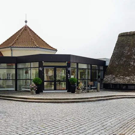 Gl. Avernaes Sinatur & Konference 3* Ebberup