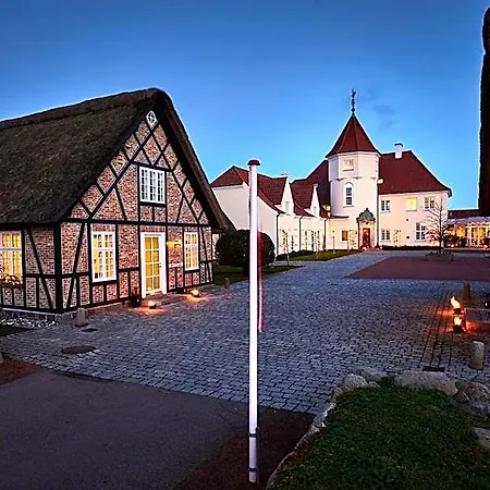 Hotel Gl. Avernaes Sinatur & Konference 3*