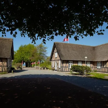 Gl. Avernæs Sinatur Hotel&konference