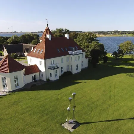 Gl. Avernæs Sinatur Hotel&konference Hotel 3*