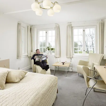 Gl. Avernæs Sinatur Hotel&konference Hotel 3*