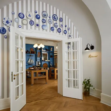 Gl. Avernaes Sinatur & Konference 3* Ebberup