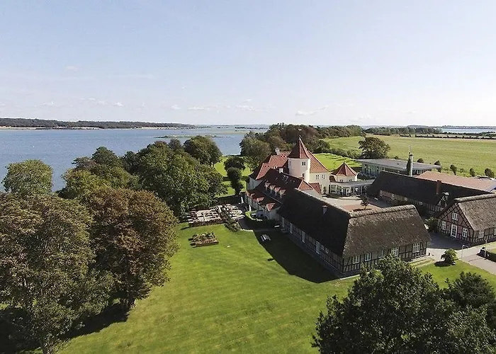 Gl. Avernaes Sinatur & Konference 3*