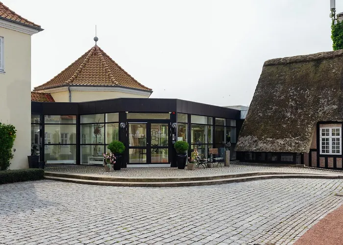 Gl. Avernaes Sinatur & Konference 3* Ebberup