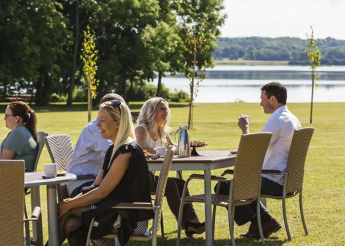 Gl. Avernaes Sinatur & Konference Ξενοδοχείο 3*