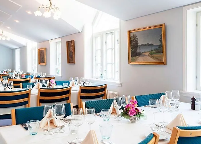 Gl. Avernaes Sinatur & Konference 3* Ebberup