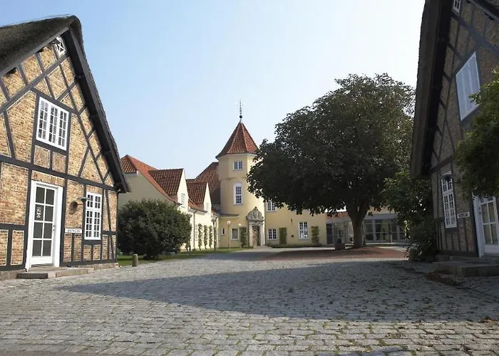 Ξενοδοχείο Gl. Avernaes Sinatur & Konference 3*