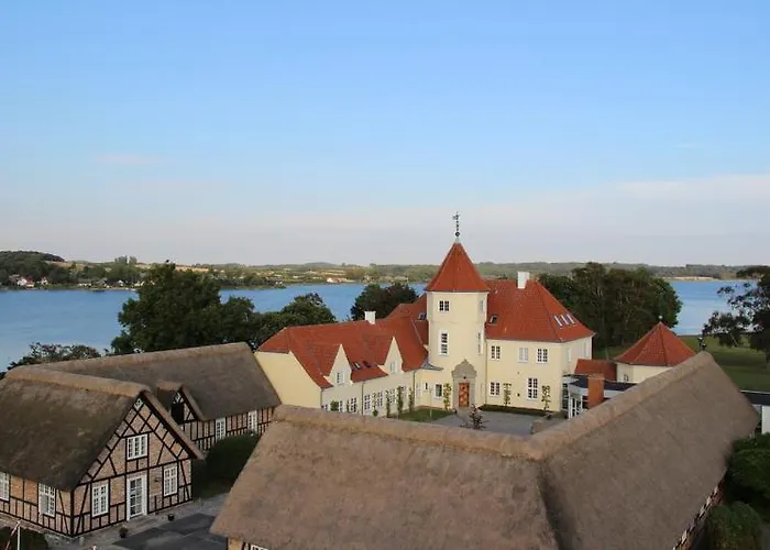 Gl. Avernaes Sinatur & Konference 3* Ebberup