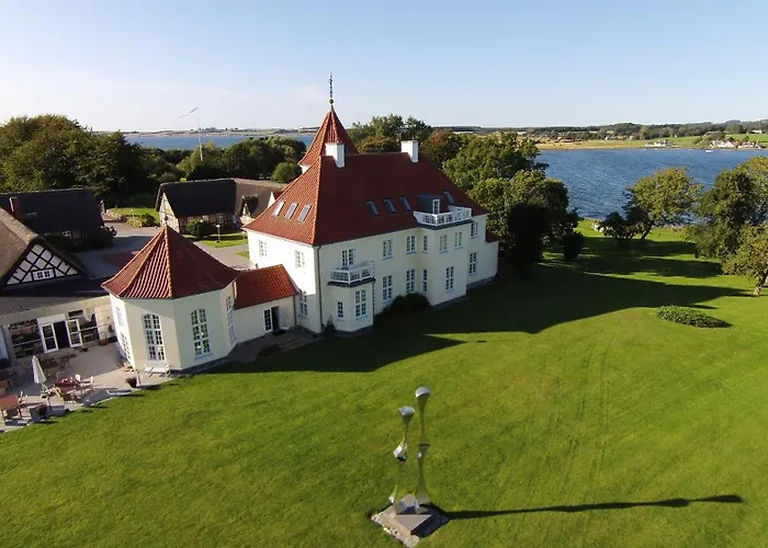 Gl. Avernaes Sinatur & Konference Ξενοδοχείο 3*