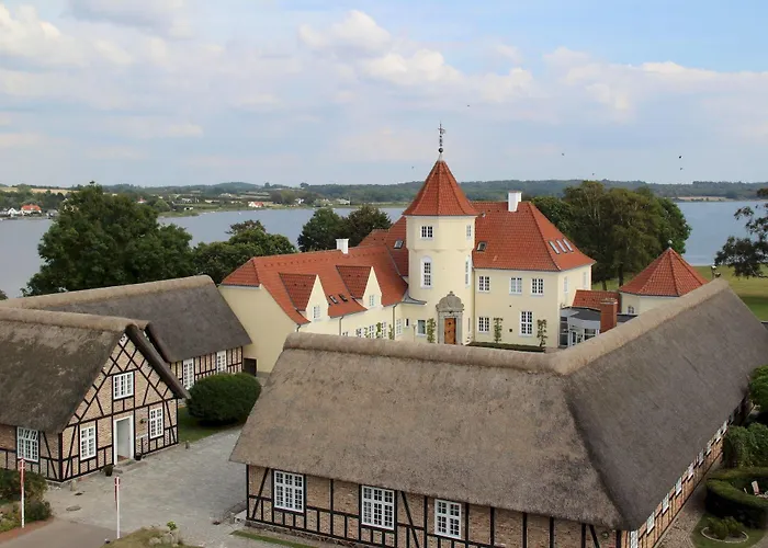 Gl. Avernaes Sinatur & Konference 3*